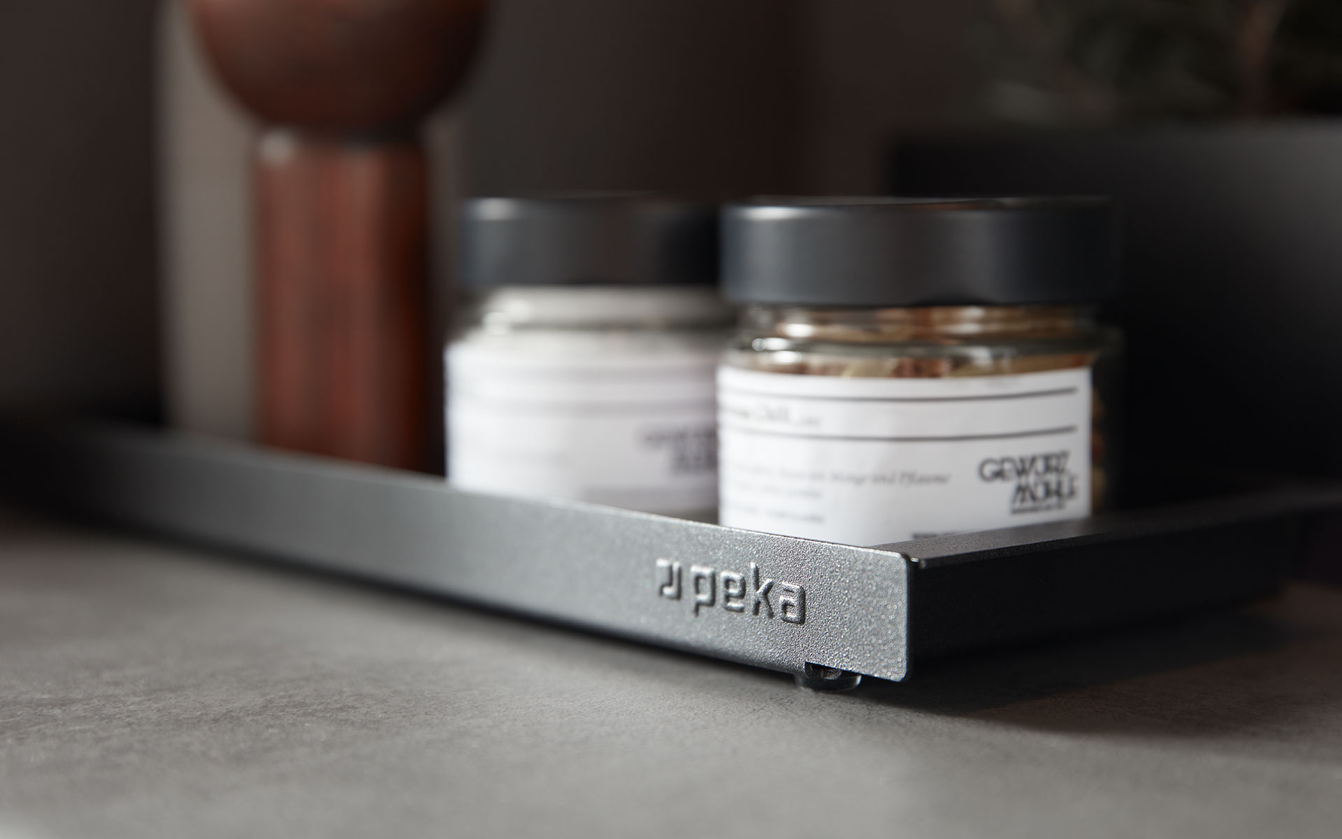 peka-metall AG – Innovative Beschläge für Möbel und Küchen