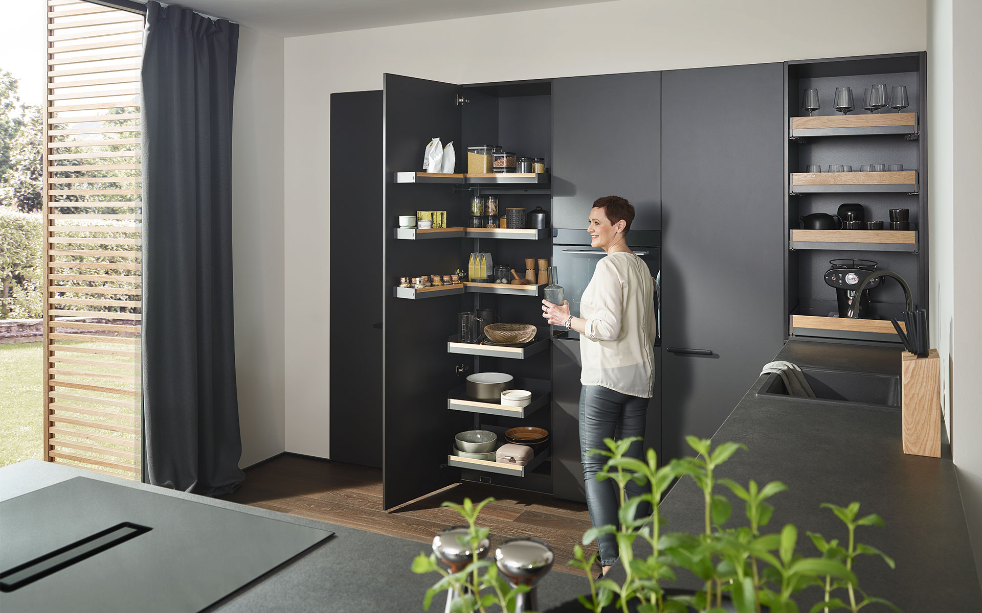 peka-metall AG – Innovative Beschläge für Möbel und Küchen