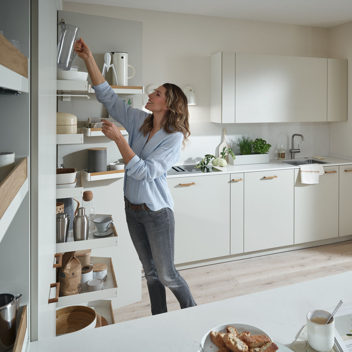 Il cassetto per lo zoccolo consente di sfruttare al meglio lo spazio nelle  cucine piccole
