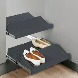 Shoe pull-out